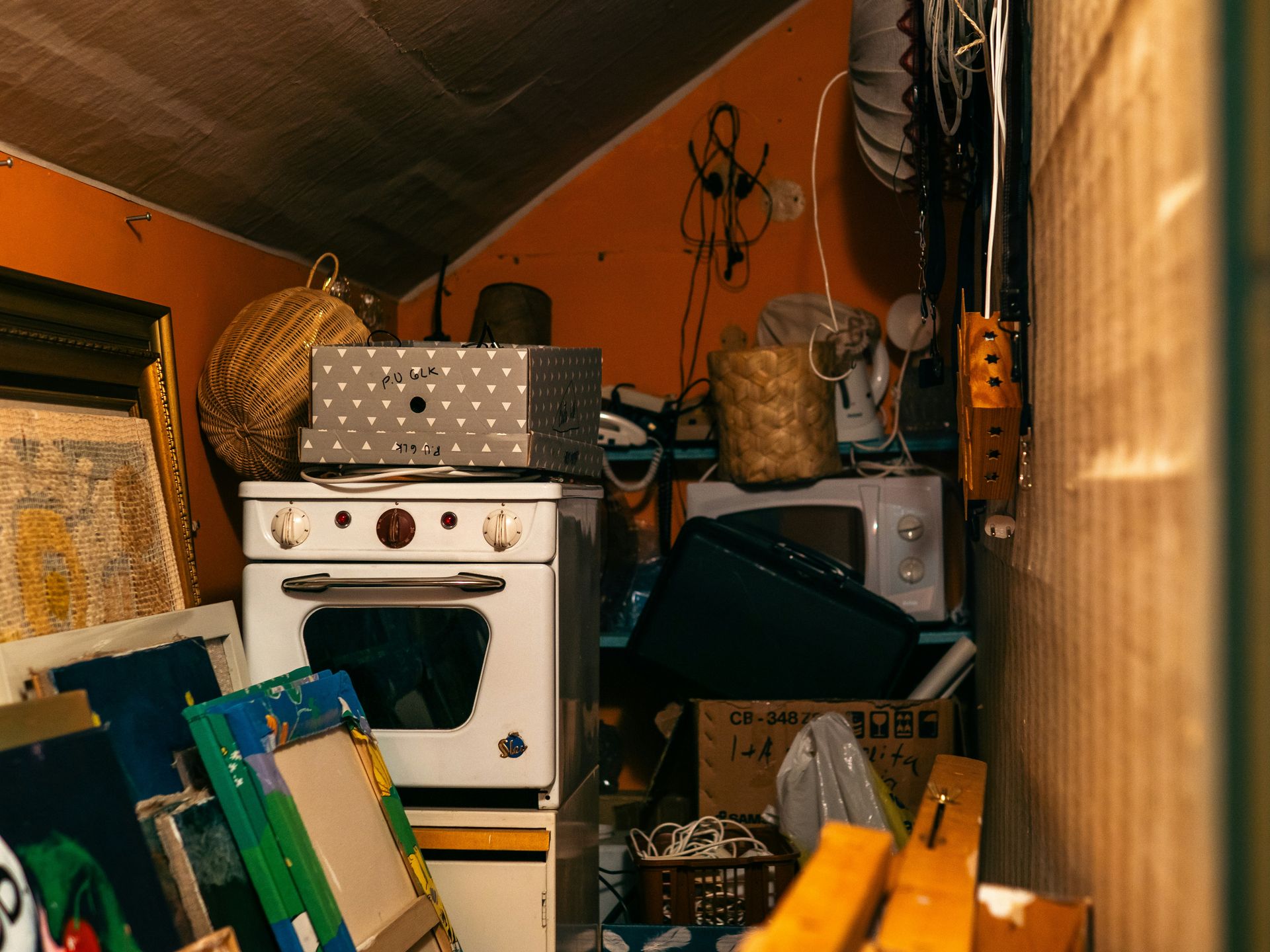 A room filled with lots of clutter and boxes
