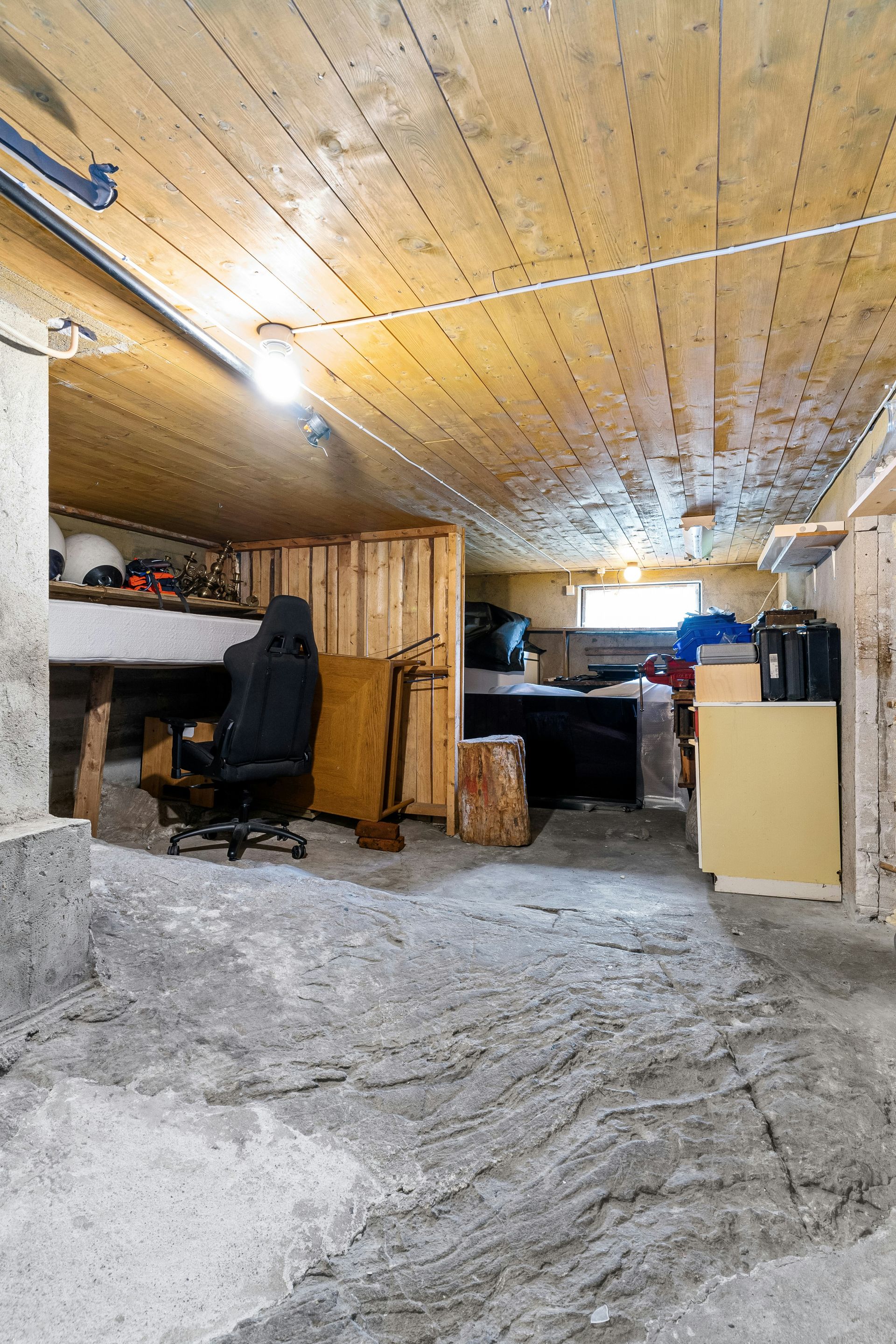 A room that has a bunch of stuff in it